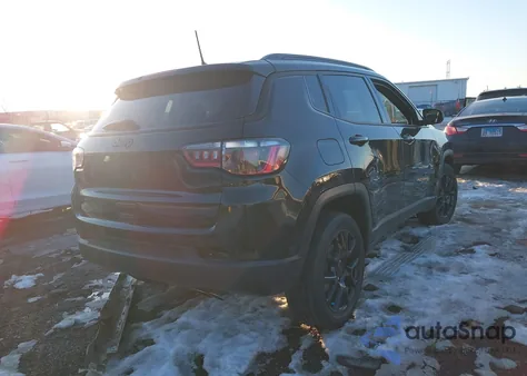 2022 Jeep Compass Altitude 4X4 z USA, uszkodzony, nr VIN 3C4NJDBB1NT194296